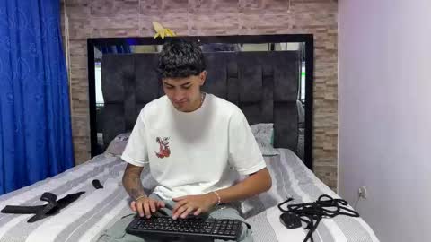 Andresuki online show from 11.18.25