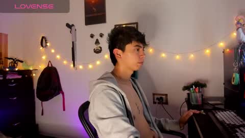 andy_guez_11 online show from 12.16.24