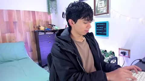 andy_guez_11 online show from 01.21.25