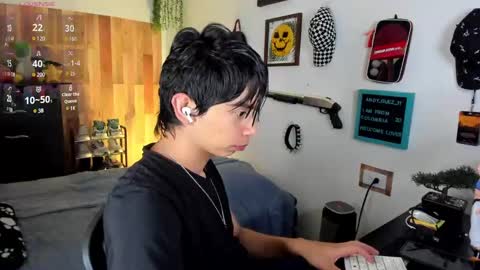 andy_guez_11 online show from 02.25.25