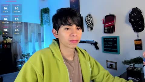 andy_guez_11 online show from 02.28.25