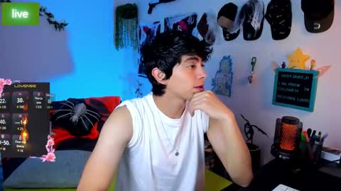 Snapshot of andy_guez_11 chatting on 10.05.25 andy_guez_11 online show from 10.05.25