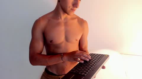 Snapshot of andyjoy_ chatting on 01.10.25 Andy Joy online show from 01.10.25