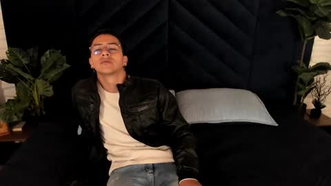 Snapshot of andyjoy_ chatting on 10.08.25 Andy Joy online show from 10.08.25