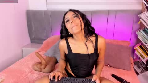 Snapshot of andysaenzz chatting on 10.03.25 AndySaenzz online show from 10.03.25