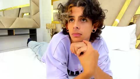 Snapshot of andyxibrat chatting on 10.03.25 andyxibrat online show from 10.03.25