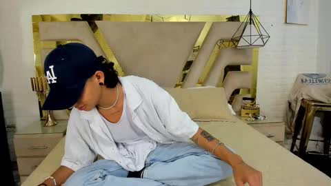 Snapshot of andyxibrat chatting on 11.04.25 andyxibrat online show from 11.04.25