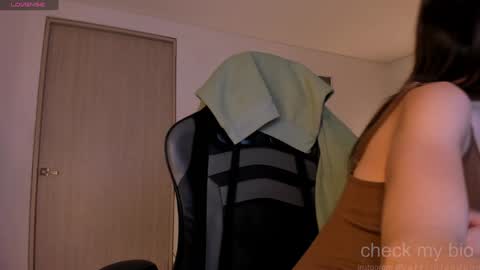 Snapshot of anelisse_ chatting on 01.16.25 online show from 01.16.25