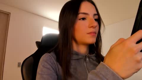 Snapshot of anelisse_ chatting on 02.17.25 online show from 02.17.25