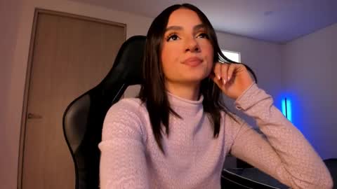 Snapshot of anelisse_ chatting on 03.07.25 online show from 03.07.25