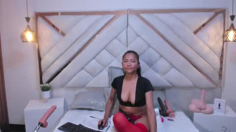 Snapshot of aneljones chatting on 03.11.25 Anell online show from 03.11.25