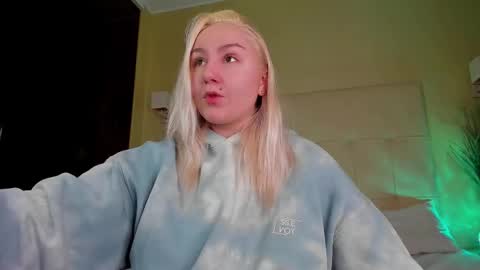 Snapshot of anet_dream chatting on 11.29.25 Anet Dream online show from 11.29.25