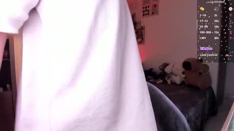 Angel   help me with 100 thumbs up online show from 02.19.26