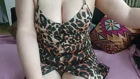 Snapshot of angel_coconut chatting on 10.30.25 Angel coco online show from 10.30.25