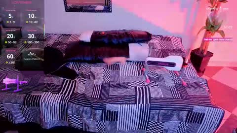 Snapshot of angel_dragun chatting on 09.30.25 Angel-dragun online show from 09.30.25