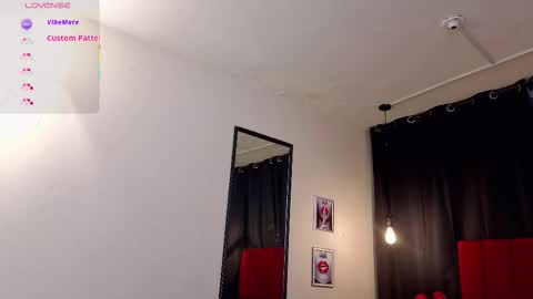 Snapshot of angel_dragun chatting on 10.04.25 Angel-dragun online show from 10.04.25