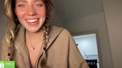 Snapshot of angel_from_sky chatting on 01.09.25 Greetings Jess online show from 01.09.25