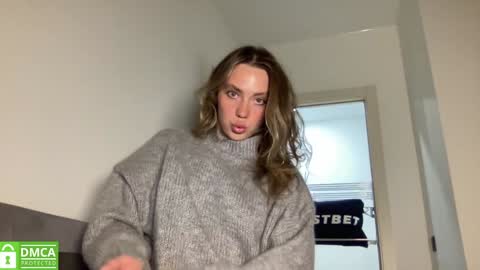 Snapshot of angel_from_sky chatting on 01.12.25 Greetings Jess online show from 01.12.25