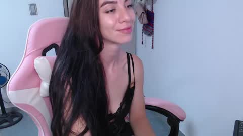 Snapshot of angel_girl10 chatting on 04.28.26 Angel Girl online show from 04.28.26