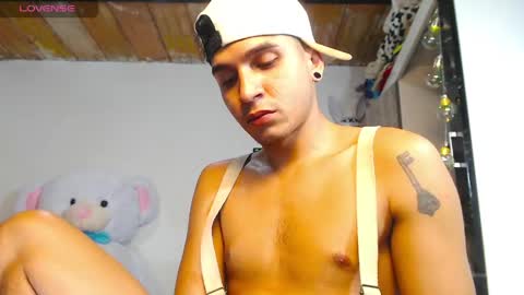 Snapshot of angel_latinboy chatting on 04.23.26 Angel online show from 04.23.26