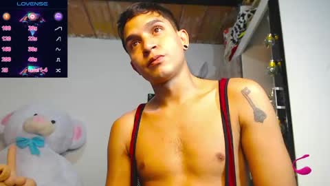 Snapshot of angel_latinboy chatting on 04.28.26 Angel online show from 04.28.26