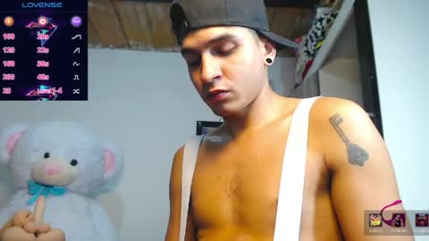 Snapshot of angel_latinboy chatting on 04.29.26 Angel online show from 04.29.26