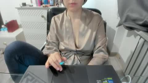 Snapshot of angel_lee__ chatting on 02.10.25 angel_lee__ online show from 02.10.25