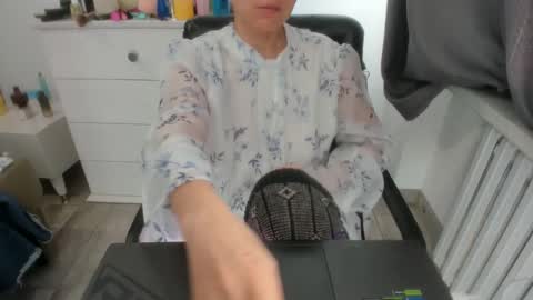 Snapshot of angel_lee__ chatting on 02.18.25 angel_lee__ online show from 02.18.25