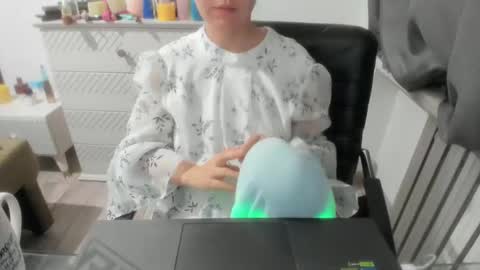 Snapshot of angel_lee__ chatting on 02.18.25 angel_lee__ online show from 02.18.25