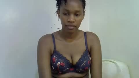 Snapshot of angel_mia5 chatting on 11.30.25 angel_mia5 online show from 11.30.25