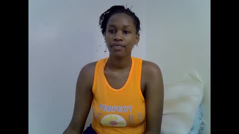 Snapshot of angel_mia5 chatting on 12.01.25 angel_mia5 online show from 12.01.25