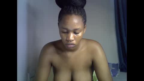 Snapshot of angel_mia5 chatting on 06.10.26 angel_mia5 online show from 06.10.26