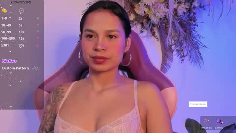 Snapshot of angel_smile18 chatting on 11.15.25 angel online show from 11.15.25