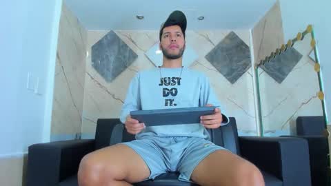 angel_villareal_ online show from 02.01.26