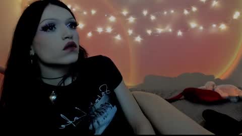 Snapshot of angel_wavee chatting on 12.13.24 Angel Love online show from 12.13.24