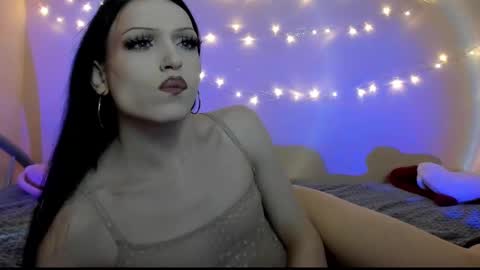 Snapshot of angel_wavee chatting on 12.20.24 Angel Love online show from 12.20.24