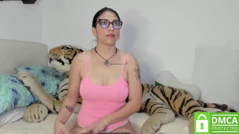 Snapshot of angela_blu chatting on 01.04.25 Angela online show from 01.04.25
