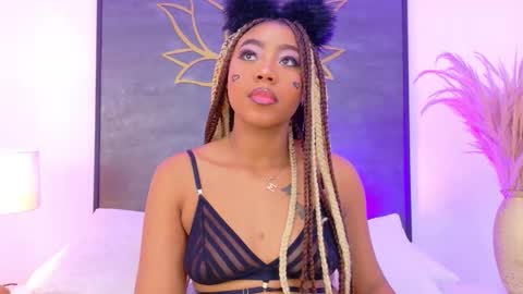 Angela Roberts online show from 11.17.25