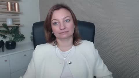 Snapshot of angela_samt chatting on 11.05.25 Angela online show from 11.05.25