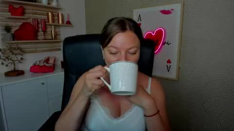 Snapshot of angela_samt chatting on 06.26.26 Angela online show from 06.26.26