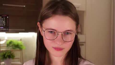 Snapshot of angelabalay chatting on 09.12.25 Mary online show from 09.12.25