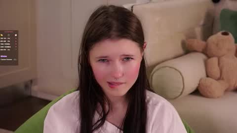 Snapshot of angelabalay chatting on 09.13.25 Mary online show from 09.13.25