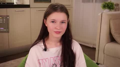 Snapshot of angelabalay chatting on 09.14.25 Mary online show from 09.14.25