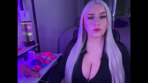 Snapshot of angeladiamondd1 chatting on 01.29.25 angeladiamondd1 online show from 01.29.25