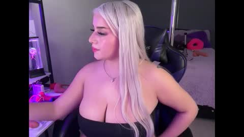 Snapshot of angeladiamondd1 chatting on 01.29.25 angeladiamondd1 online show from 01.29.25