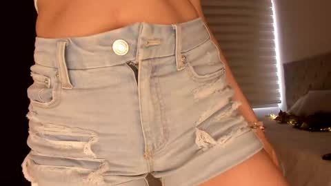 Snapshot of angelalovers chatting on 12.27.24 angelalovers online show from 12.27.24