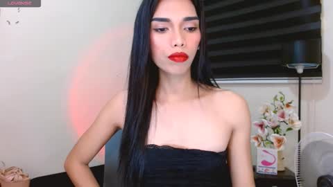 Snapshot of angelamonroe chatting on 12.01.25 SENORITA online show from 12.01.25