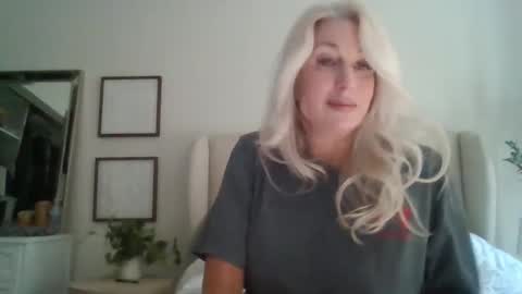 Snapshot of angelart69 chatting on 10.09.25 angelart69 online show from 10.09.25