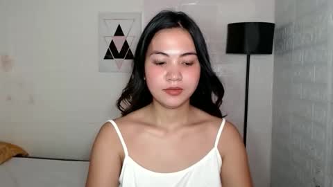 Snapshot of angelavida chatting on 10.25.25 angel- i am new here please do understand that i only get naked on private room thank you online show from 10.25.25