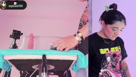 Snapshot of angelcb_ chatting on 10.05.25 angel online show from 10.05.25